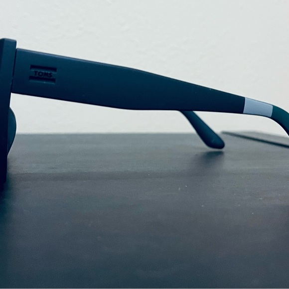 Tom’s black sunglasses. Vintage style. - Picture 3 of 6